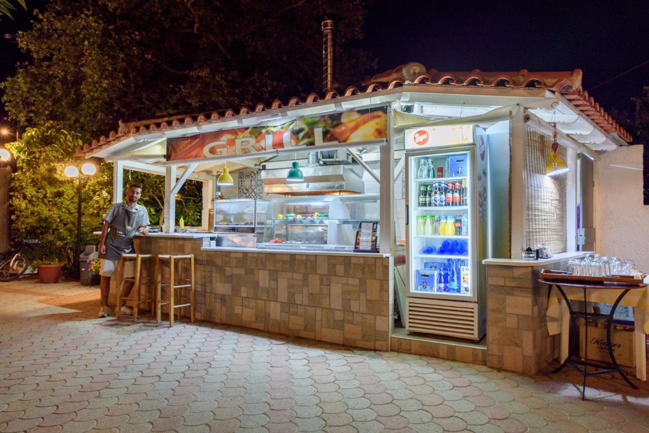 Des Roses Hotel Platanias  Buitenkant foto