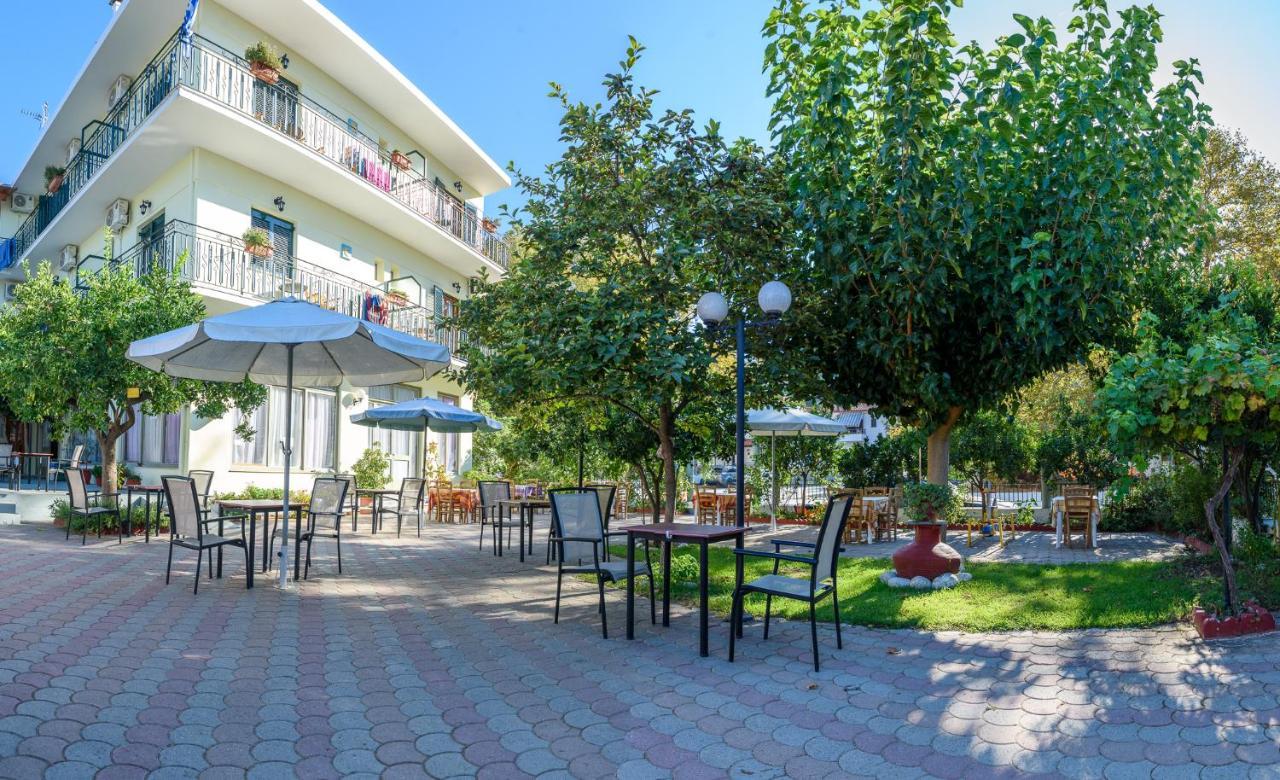 Des Roses Hotel Platanias  Buitenkant foto