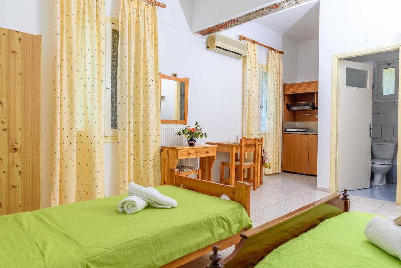 Des Roses Hotel Platanias  Buitenkant foto