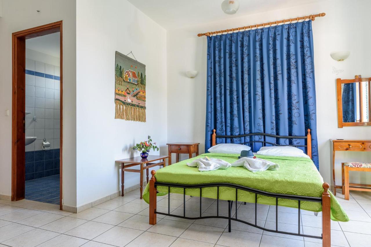 Des Roses Hotel Platanias  Buitenkant foto