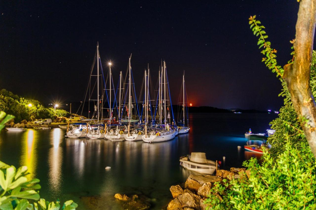 Des Roses Hotel Platanias  Buitenkant foto