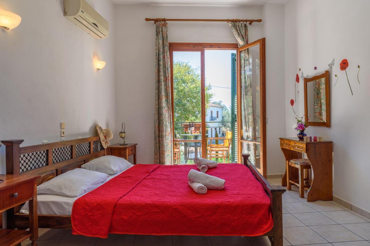 Des Roses Hotel Platanias  Buitenkant foto