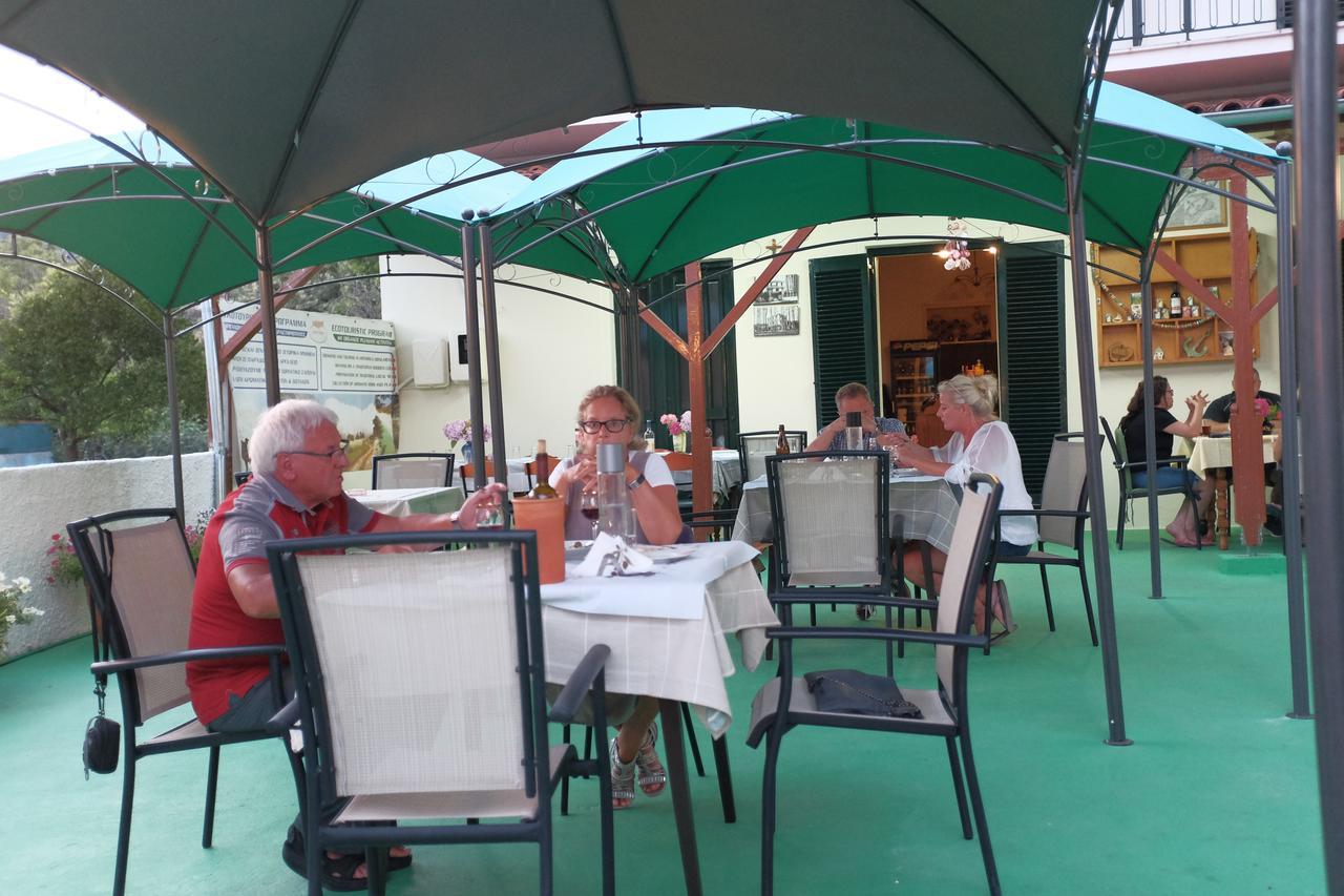 Des Roses Hotel Platanias  Buitenkant foto