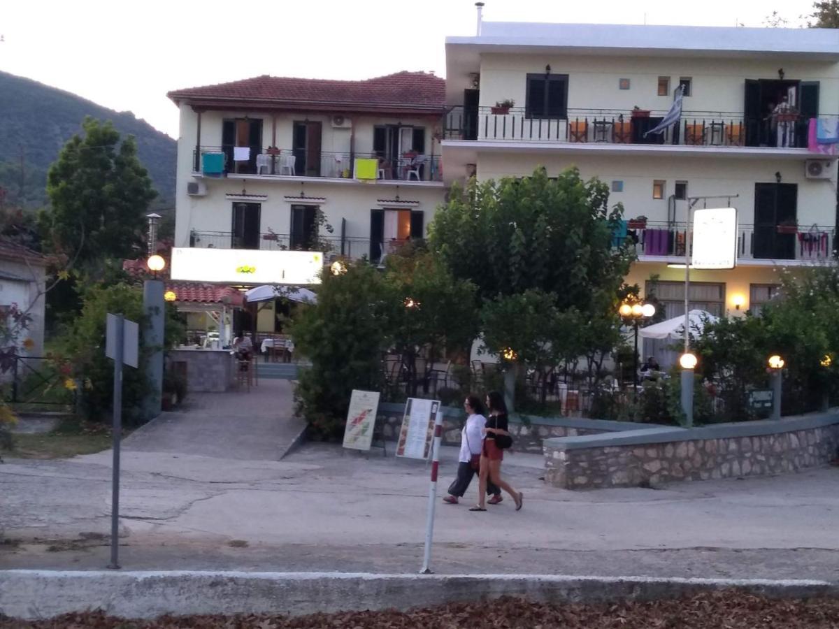 Des Roses Hotel Platanias  Buitenkant foto