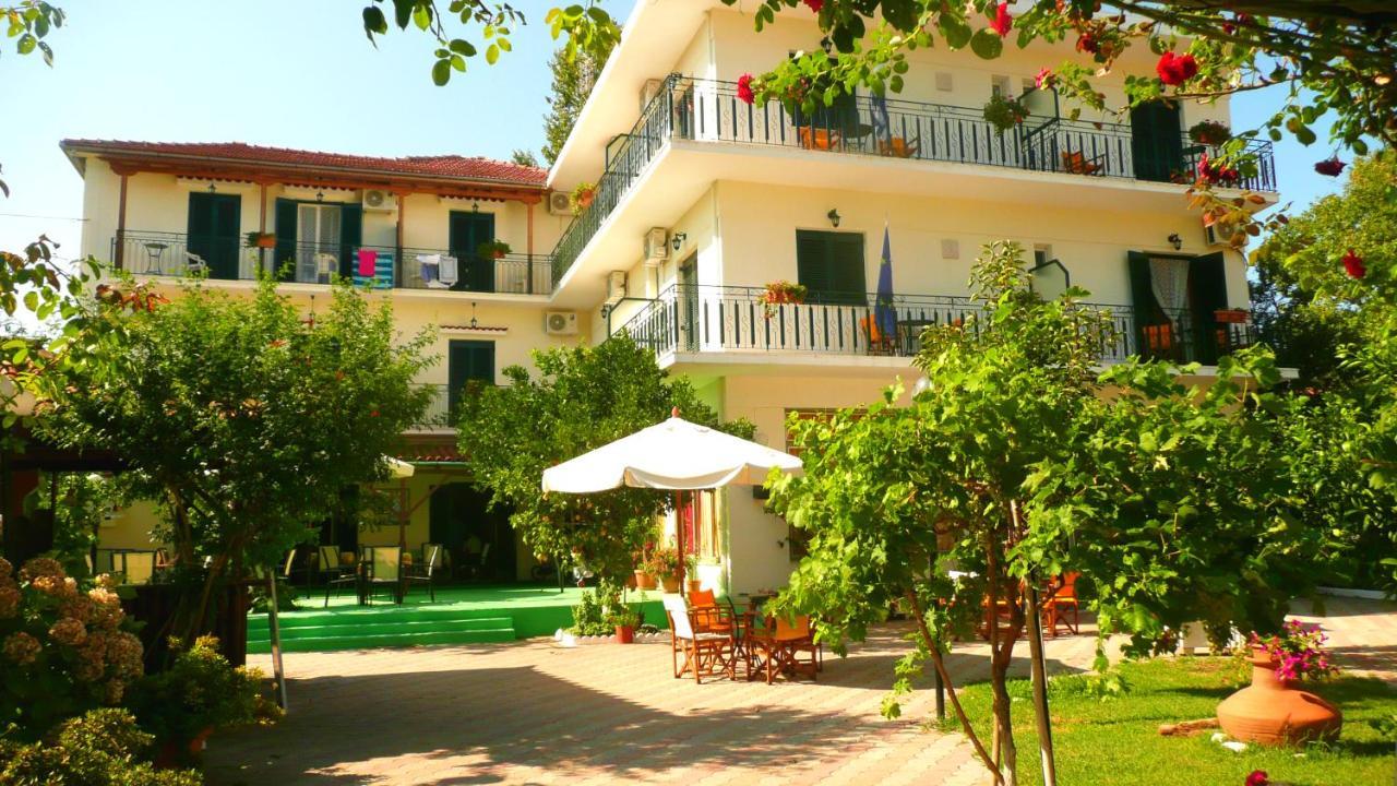 Des Roses Hotel Platanias  Buitenkant foto