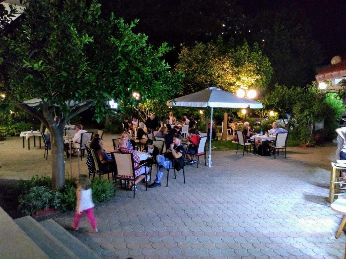 Des Roses Hotel Platanias  Buitenkant foto