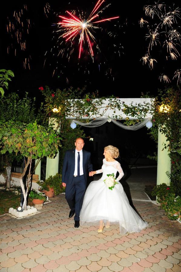 Des Roses Hotel Platanias  Buitenkant foto
