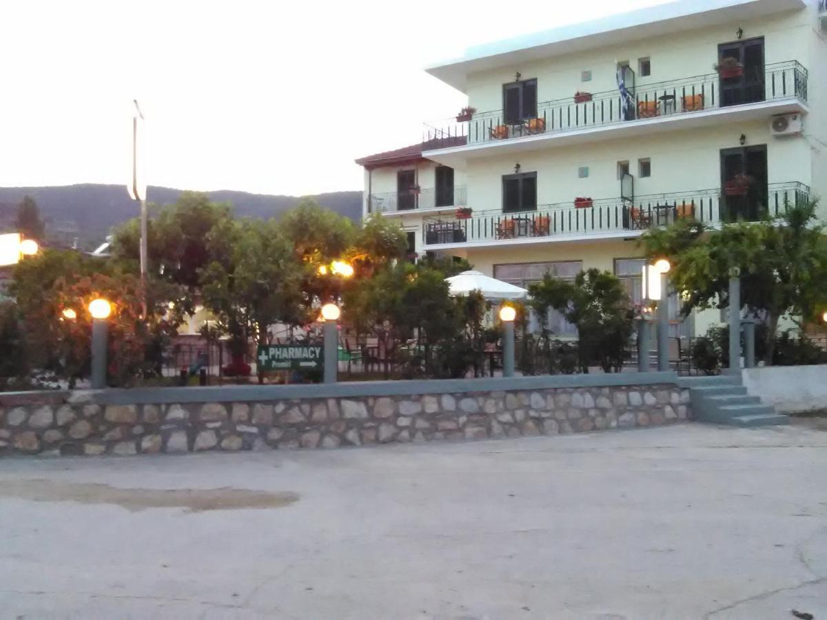 Des Roses Hotel Platanias  Buitenkant foto